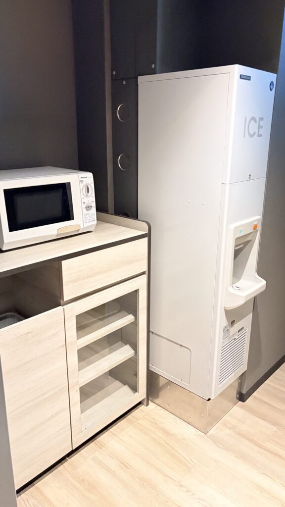 ホテル内、電子レンジ・ウォーターサーバー